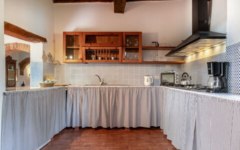 In the Heart of Chianti, Pool, Wifi, View - Lillia: Cuisine, Design Intérieur, Comptoir, Sol, Principaux Appliance, Appareil De Cuisine, Éclairage, Meubles, Cabinetry, Plafond