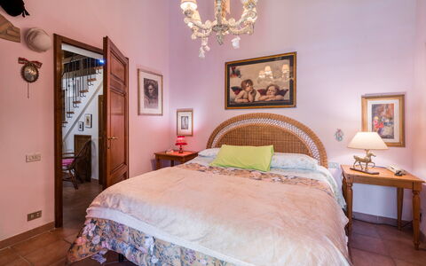 Grace Home, Pool, Wifi, Gambassi Terme: Meubles, Lit, Chambre, Design Intérieur, Literie, Drap De Lit, Bois, Plafond, Linge, Pièce