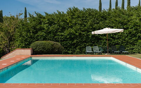 Country House In Tuscan Hills: Piscine, Composite, Recours, Ombre, Eco Hôtel, Hacienda, Villa, Caractéristique De L'Eau, Ferme, Arrière-Cour