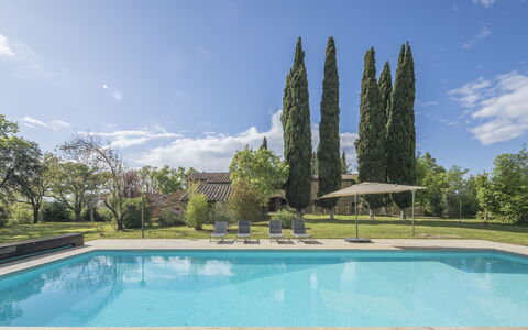 Cottage Monti Pet Friendly With Shared Pool: Bleu, Arbre, Lot Terre, Jardin, Piscine, Ombre, Aménagement Paysager, Pelouse, Biens, Cour