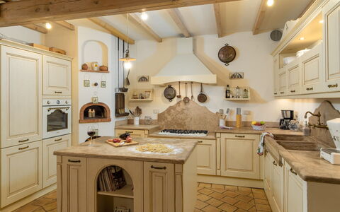 Villa L'elsa Beautiful Country Home With View: Cuisine, Meubles, Design Intérieur, Sol, Cabinetry, Comptoir, Domicile, Sol, Plafond, Placard