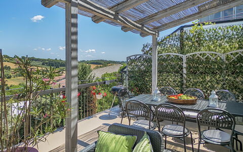 Casamia Tuscan Oasis: 4Br Panoramic Penthouse, Sky: Mobilier De Jardin, Ombre, Chaise, Jardin, Balcon, Eco Hôtel, Tableau De Plein Air, Cour, Patio, Structure En Plein Air