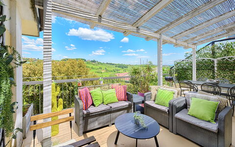 Casamia Tuscan Oasis: 4Br Panoramic Penthouse, Sky: Meubles, Mobilier De Jardin, Chaise, Table, Porche, Tableau De Plein Air, Eco Hôtel, Ombre, Jardin, Balcon