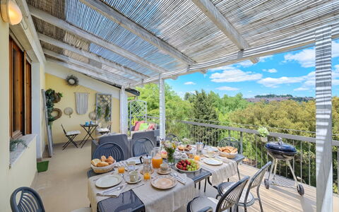 Casamia Sky-High Panoramic Retreat: Penthouse with: Meubles, Mobilier De Jardin, Chaise, Table, Tableau De Plein Air, Table Cuisine Et Salle A Manger, Ombre, Porche, Eco Hôtel, Patio