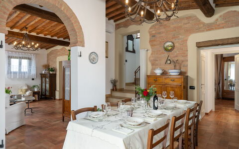 Capanna Di Elfo: Meubles, Design Intérieur, Bois, Table, Sol, Table Cuisine Et Salle A Manger, Plafond, Chaise, Salle À Manger, Sol