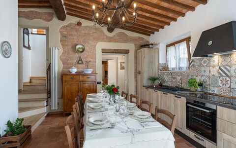 Capanna Di Elfo: Meubles, Design Intérieur, Sol, Bois, Plafond, Luminaire, Table, Cuisine, Sol, Domicile