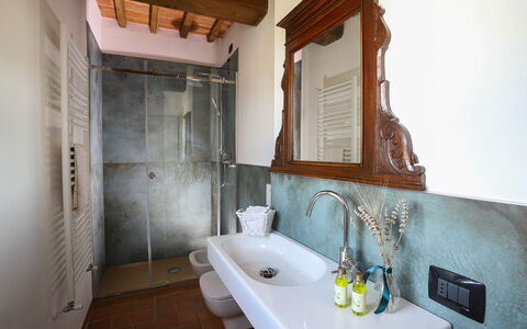 Capanna Di Elfo: Luminaire Plomberie, Sol, Design Intérieur, Sol, Robinet, Éclairage, Plomberie, Salle De Bains, Évier, Lavabo