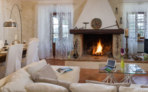 Capanna Al Lago: Meubles, Design Intérieur, Sol, Bois, Sol, Pièce, Salon, Éclairage, Plafond, Foyer