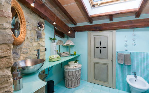 Capanna Al Lago: Design Intérieur, Luminaire Plomberie, Mur, Salle De Bains, Lavabo, Sol, Robinet, Évier, Meubles, Plafond