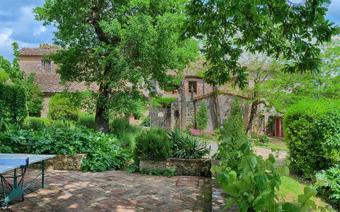 Podere Lorena, Charming Tuscan Farmhouse: Arbuste, Jardin, Arrière-Cour, Couverture De Sol, Printemps, Chalet, Aménagement Paysager, Brique, Cour