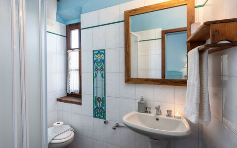 Podere Lorena, Charming Tuscan Farmhouse: Mur, Lavabo, Design Intérieur, Luminaire Plomberie, Sol, Évier, Sol, Salle De Bains, Robinet, Plafond