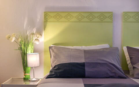 The Silent Courtyard Retreat: Spacious 2-Bedroom S: Lit, Meubles, Chambre, Literie, Design Intérieur, Drap De Lit, Linge, Textile, Cadre De Lit, Throw Pillow