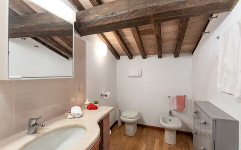 Casale del Timignano, Private Villa with Huge Gard: Mur, Luminaire Plomberie, Sol, Évier, Salle De Bains, Sol, Design Intérieur, Plafond, Lavabo, Robinet