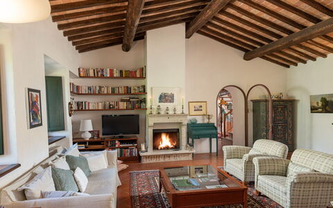 Casale del Timignano, Private Villa with Huge Gard: Meubles, Design Intérieur, Mur, Canapé, Sol, Bois, Domicile, Salon, Pièce, Plafond