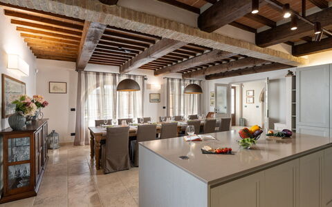 Villa Cortona: Eco-Sustainable Luxury Estate with: Meubles, Design Intérieur, Sol, Bois, Plafond, Sol, Cuisine, Table, Luminaire, Éclairage