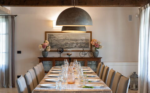 Villa Cortona: Eco-Sustainable Luxury Estate with: Meubles, Design Intérieur, Table, Bois, Table Cuisine Et Salle A Manger, Salle À Manger, Luminaire, Plafond, Chaise, Sol