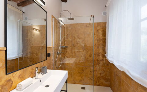 Villa Cortona: Eco-Sustainable Luxury Estate with: Sol, Design Intérieur, Sol, Luminaire Plomberie, Salle De Bains, Bois, Éclairage, Évier, Plomberie, Pièce