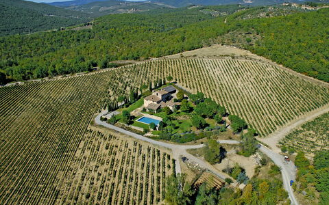 La Dimora del Chianti Dimora: Stunning Tuscan Vill: Vue Du Ciel, Plantation, Paysage, Photographie Aérienne, Zone Résidentielle, Lot Terre, Agriculture, Zone Rurale, Plaine, Champ