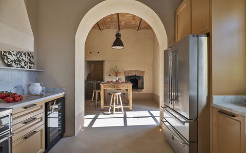 Villa del Mangia, 5Panoramic Pool and Chef Service: Meubles, Design Intérieur, Sol, Mur, Bois, Sol, Cuisine, Plafond, Comptoir, Éclairage