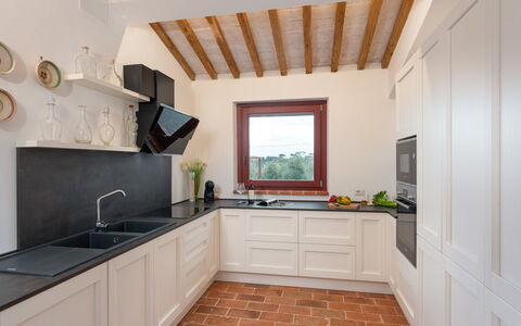 Marielena Authentic Chianti Retreat: Panoramic Vie: Cuisine, Comptoir, Design Intérieur, Sol, Appareil De Cuisine, Cabinetry, Bois, Meubles, Sol, Domicile