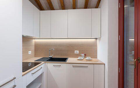 Marielena Authentic Chianti Retreat: Panoramic Vie: Mur, Cuisine, Bois, Design Intérieur, Comptoir, Sol, Appareil De Cuisine, Cabinetry, Sol, Principaux Appliance