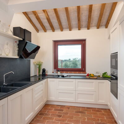 Marielena Authentic Chianti Retreat: Panoramic Vie: Cuisine, Comptoir, Design Intérieur, Sol, Appareil De Cuisine, Cabinetry, Bois, Meubles, Sol, Domicile