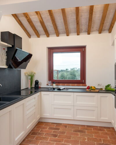 Marielena Authentic Chianti Retreat: Panoramic Vie: Cuisine, Comptoir, Design Intérieur, Sol, Appareil De Cuisine, Cabinetry, Bois, Meubles, Sol, Domicile