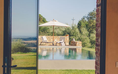 Villa Petrosa: Your Private Escape Overlooking the: Porte, Lot Terre, Accueil Porte, Dur, Aménagement Paysager, Tache De Bois, Piscine, Eco Hôtel