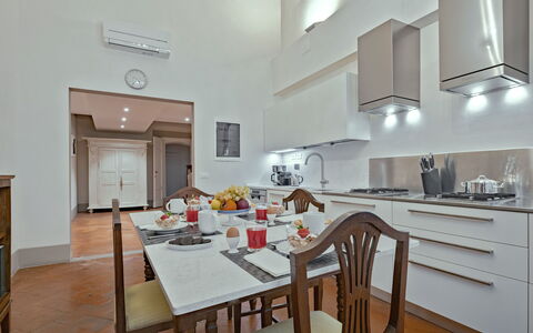 Elegant Suite: Florence Apartment with View on Med: Cuisine, Design Intérieur, Appareil De Cuisine, Meubles, Sol, Principaux Appliance, Comptoir, Plafond, Électroménager, Pièce