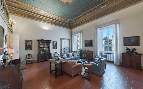 Elegant Suite: Florence Apartment with View on Med: Design Intérieur, Meubles, Plafond, Sol, Sol, Pièce, Éclairage, Cadre, Chaise, Salon