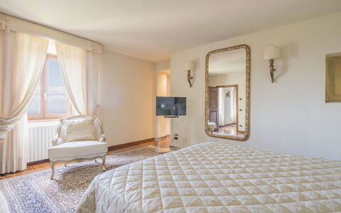 Villa Alessia Luxury: Meubles, Design Intérieur, Lit, Chambre, Mur, Sol, Sol, Drap De Lit, Literie, Pièce