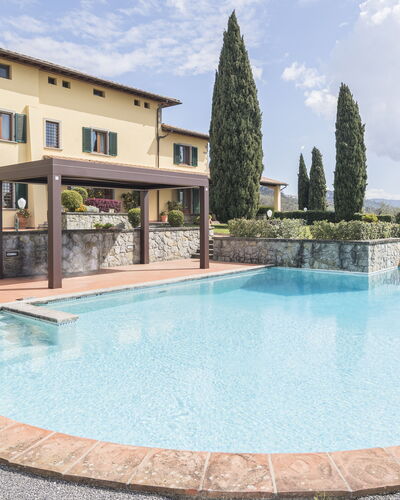 Villa Alessia Luxury: Piscine, Recours, Ombre, Caractéristique De L'Eau, Eco Hôtel, Cour, Villa, Aménagement Paysager, Hacienda, Dalle