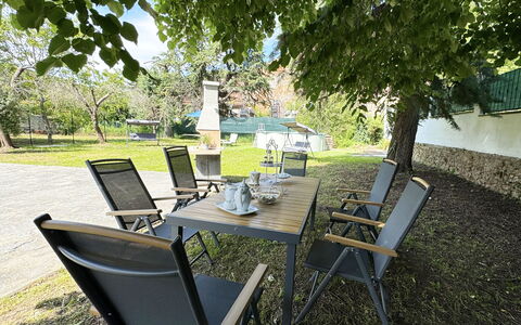 Il Volo Del Nibbio: Meubles, Chaise, Mobilier De Jardin, Table, Tableau De Plein Air, Table Cuisine Et Salle A Manger, Ombre, Restaurant, Jardin, Patio