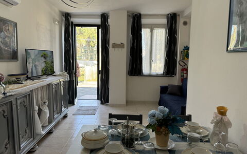 Il Volo Del Nibbio: Meubles, Sol, Design Intérieur, Sol, Pièce, Éclairage, Table, Chaise, Appartement, Salon