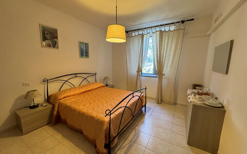 Il Volo Del Nibbio: Lit, Chambre, Meubles, Literie, Drap De Lit, Design Intérieur, Sol, Sol, Bois, Linge