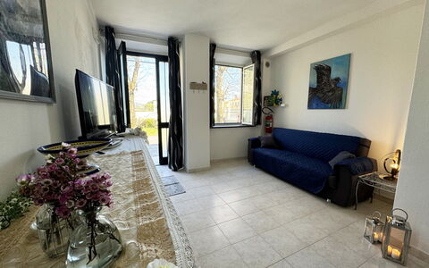 Il Volo Del Nibbio: Design Intérieur, Sol, Sol, Meubles, Appartement, Pièce, Salon, Canapé, Rideau