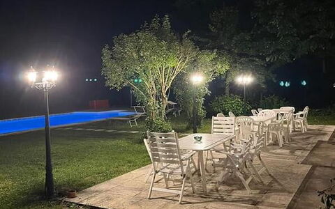 Villa Amelia: Nuit, Minuit, Jardin, Piscine, Pelouse, Éclairage De Sécurité, Arrière-Cour, Cour, Éclairage Paysager