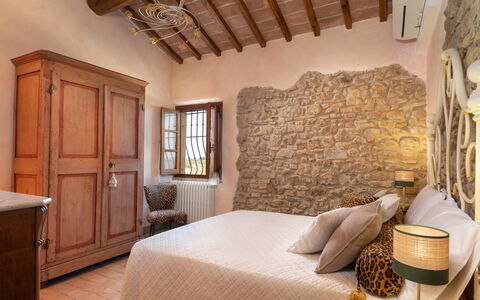 Casa Meletta: Meubles, Mur, Design Intérieur, Domicile, Sol, Chambre, Linge, Lit, Pièce, Cadre De Lit