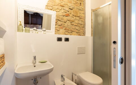 Casa Meletta: Mur, Sol, Sol, Design Intérieur, Luminaire Plomberie, Porte, Plomberie, Pièce, Salle De Bains, Plafond