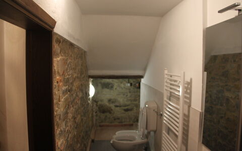 Agriturismo Casa Da Pietro: Mur, Sol, Sol, Pièce, Plafond, Luminaire Plomberie, Mur De Pierre, Tuile, Tache De Bois, Plomberie