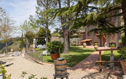 Agriturismo Casa Da Pietro: Pot De Fleur, Jardin, Cour, Plante D'Appartement, Aménagement Paysager, Chaise, Arrière-Cour, Cour, Hacienda