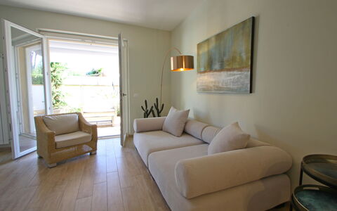 Casa Rossella: Meubles, Canapé, Sol, Design Intérieur, Mur, Sol, Bois, Salon, Pièce