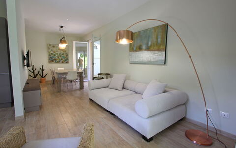 Casa Simonetta: Meubles, Design Intérieur, Sol, Canapé, Mur, Sol, Salon, Bois, Plafond, Pièce