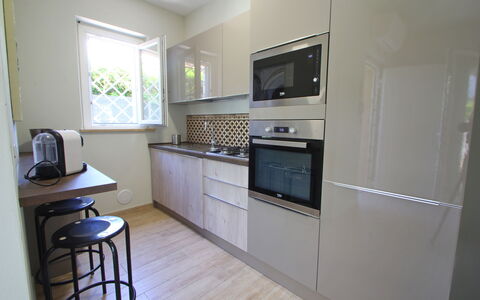 Casa Simonetta: Appareil De Cuisine, Cuisine, Principaux Appliance, Comptoir, Sol, Cabinetry, Bois, Électroménager, Design Intérieur, Sol