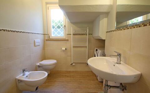 Casa Simonetta: Sol, Sol, Salle De Bains, Luminaire Plomberie, Design Intérieur, Évier, Lavabo, Plomberie, Robinet, Pièce