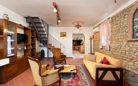 Villa Gori: Meubles, Design Intérieur, Canapé, Sol, Plafond, Salon, Pièce, Sol, Table, Éclairage