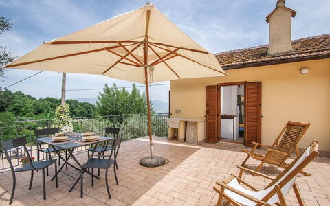 Casa Rosmarino, Ac, Wifi, Narni: Meubles, Bois, Chaise, Table, Mobilier De Jardin, Sol, Table Cuisine Et Salle A Manger, Tableau De Plein Air, Ombre, Tache De Bois
