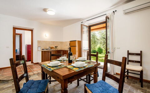 Casa Alloro, Ac, Wifi, Narni: Sol, Meubles, Porte, Chaise, Tache De Bois, Plafond, Table Cuisine Et Salle A Manger, Dur, Salle À Manger, Plante D'Appartement