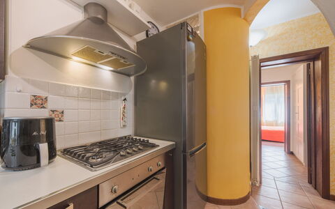 Appartamento Brezza Marina: Sol, Design Intérieur, Cuisine, Principaux Appliance, Sol, Plafond, Comptoir, Appareil De Cuisine, Pièce, Éclairage