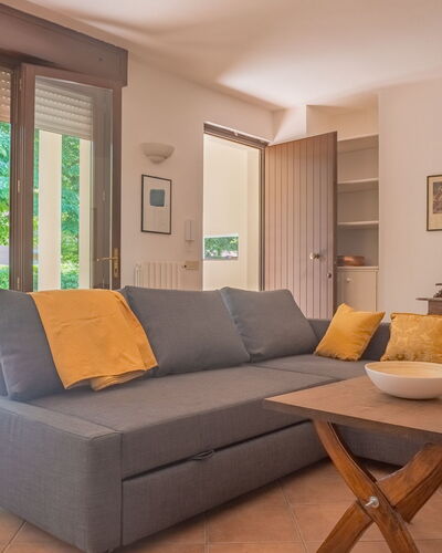 Casa Carla: Meubles, Design Intérieur, Sol, Canapé, Sol, Bois, Table, Pièce, Salon, Parquet